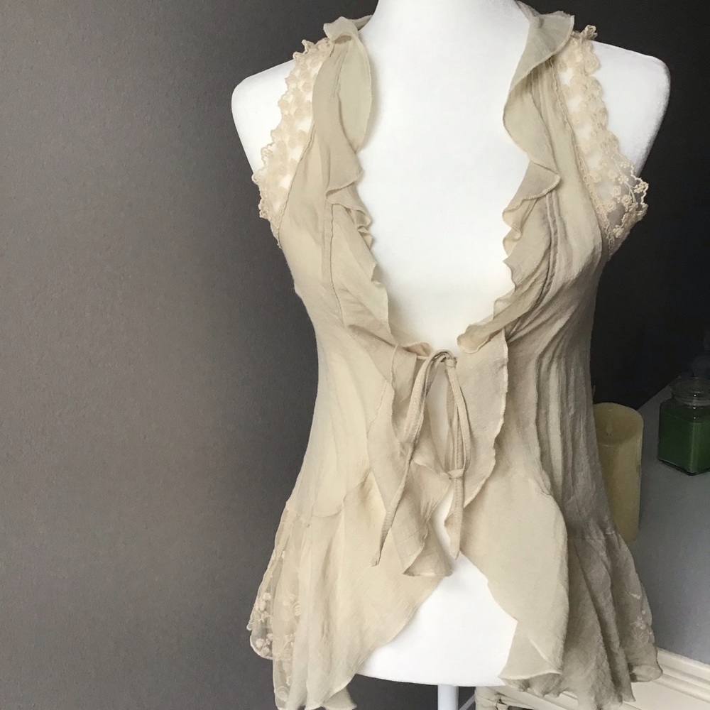 Myth overlay tie top